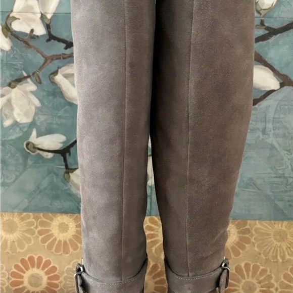 BCBG Tall Suede Leather Boots Wedge Heel Gray - Size 6 - NWOT - Picture 4 of 9